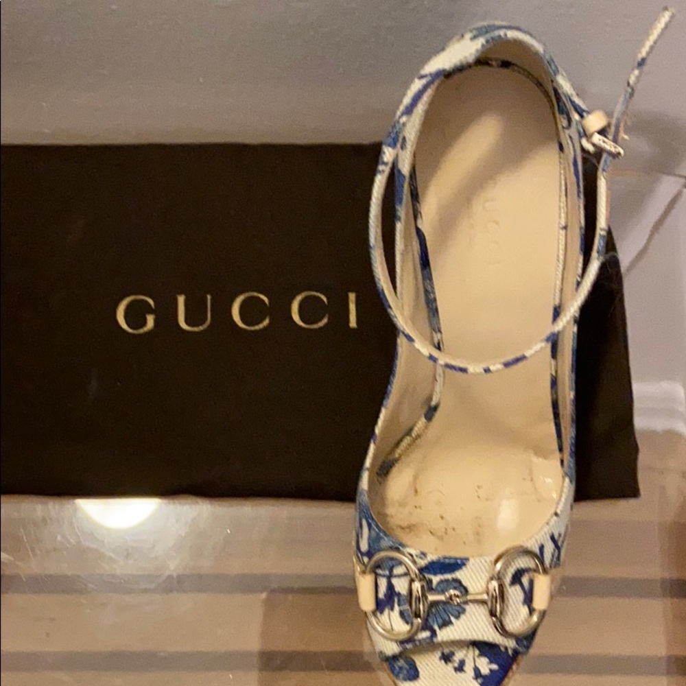 Gucci Blue and Cream Wedge Sandals with Floral Design - Picture 3 of 5